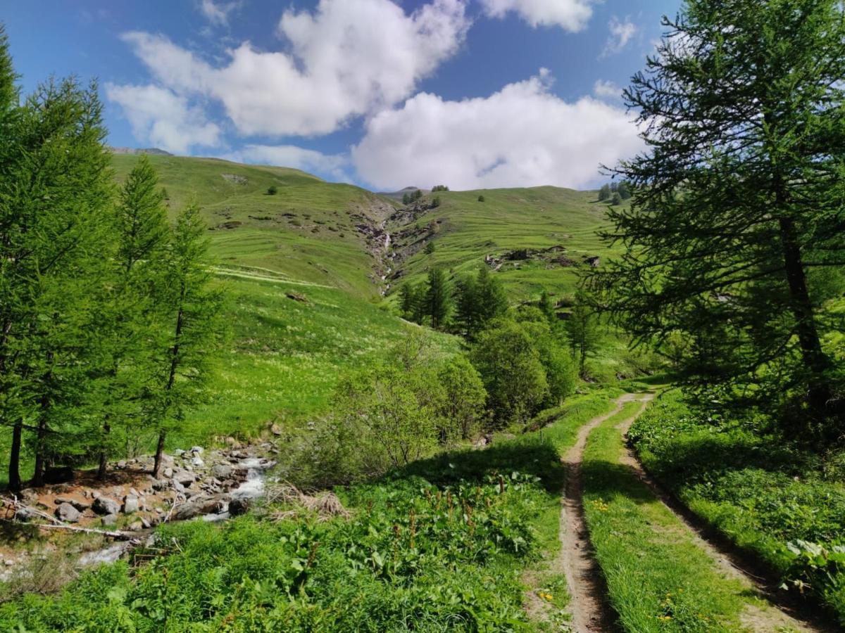 Les Hauts Du Roux Abries Exterior photo